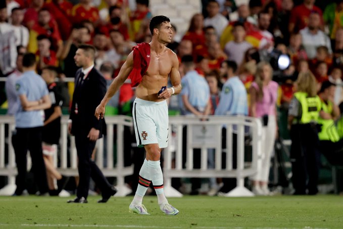 After a Nations League match, Cristiano Ronaldo swaps jerseys with a United transfer target