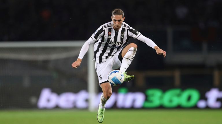 Manchester united finally reach agreement to sign £15 million Juventus midfielder wizard